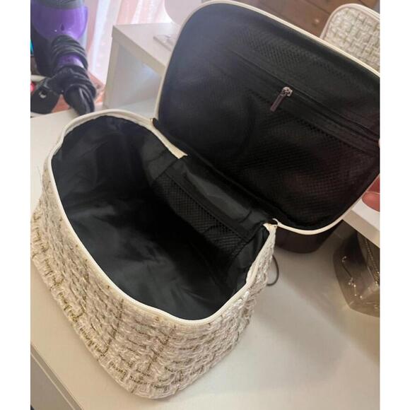 makeup bag - Picture 2 of 3